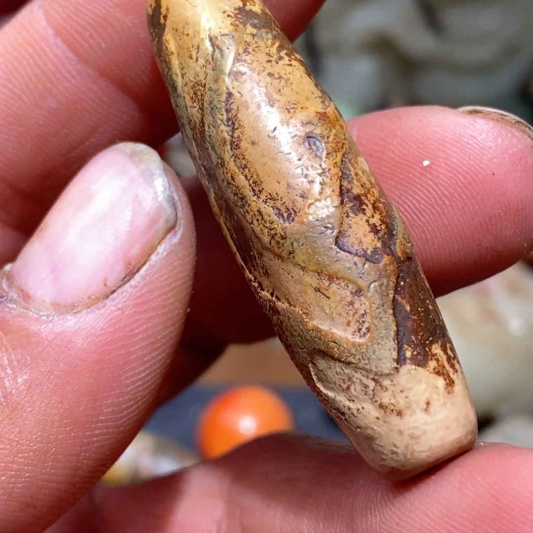 DIY琉璃珠子的颜色是蓝色和白色两