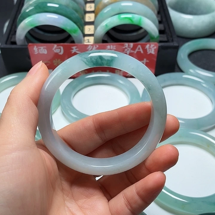 ╭****翡翠未镶嵌手镯缅甸天然翡翠Ａ货56.8正圈微瑕