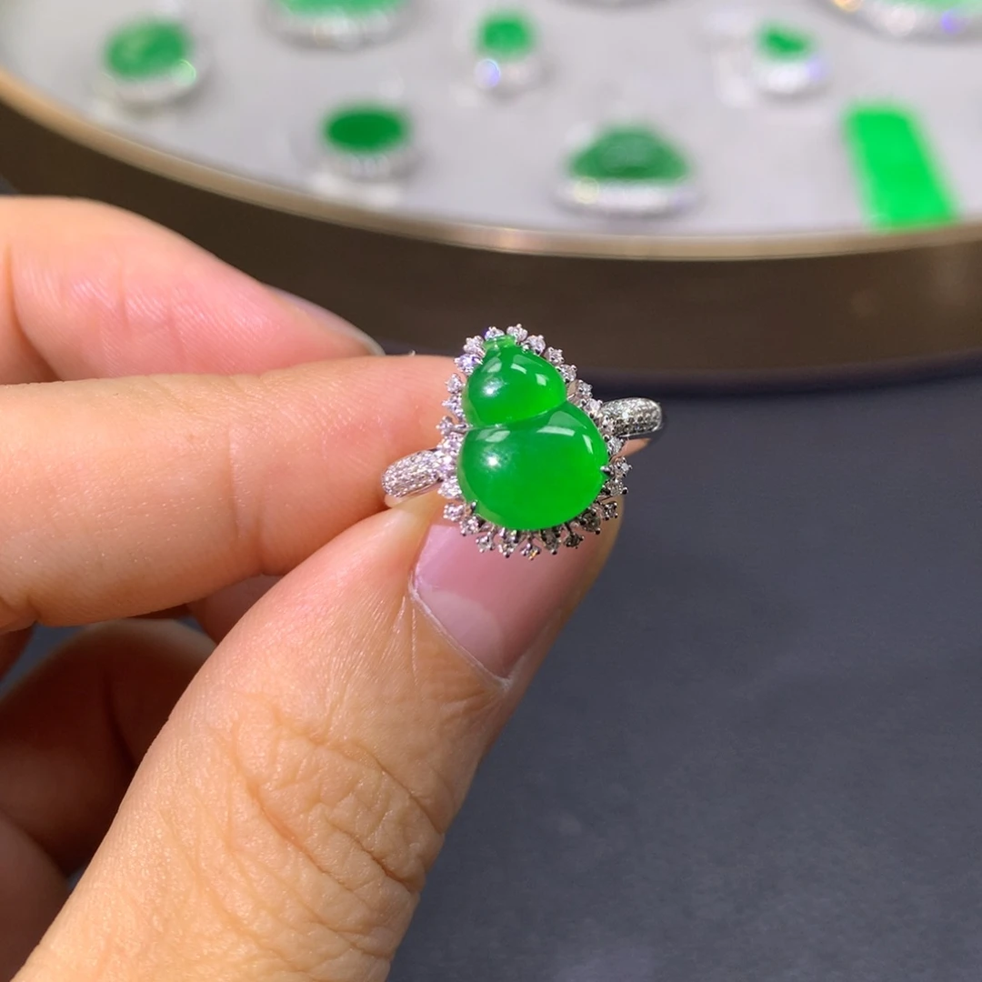 翡翠戒指18K金镶嵌翡翠