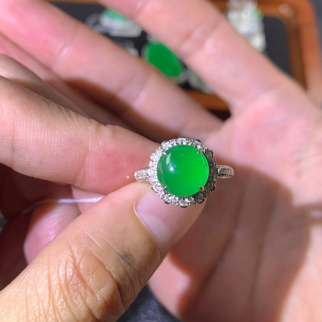 18K金镶嵌戒指翡翠翡翠