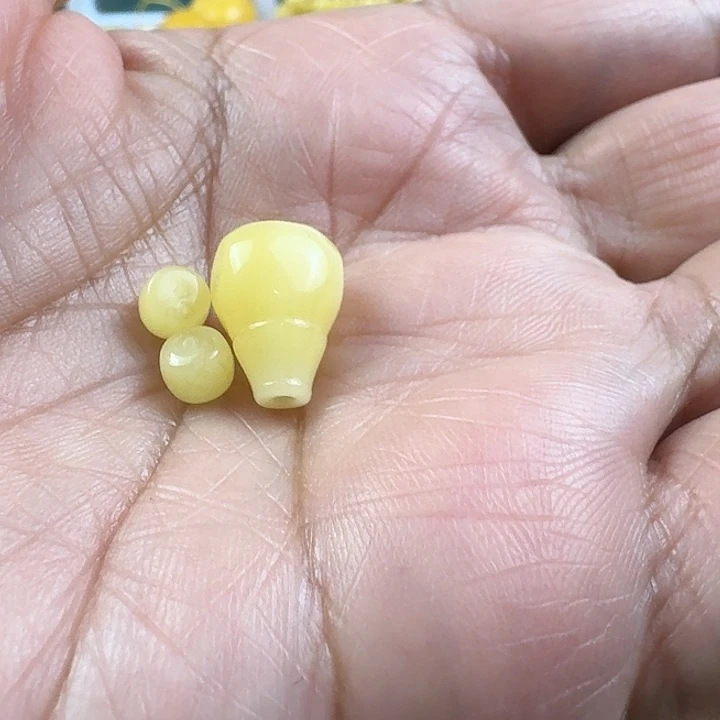 蜜蜡未镶嵌裸石16