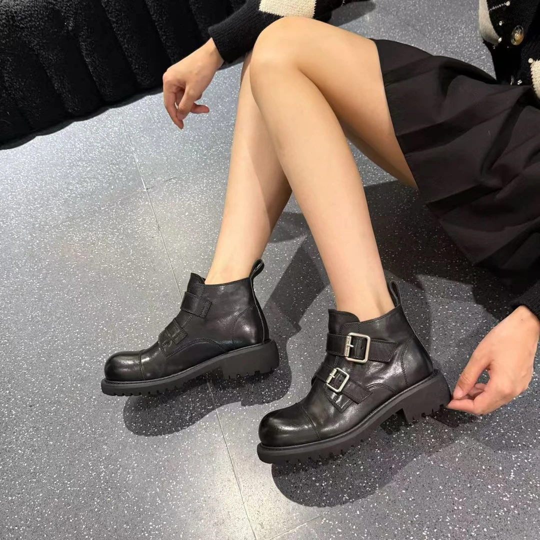 阮老板丨圆头打蜡皮中跟秋冬学院风马丁靴厚底烟筒靴时尚