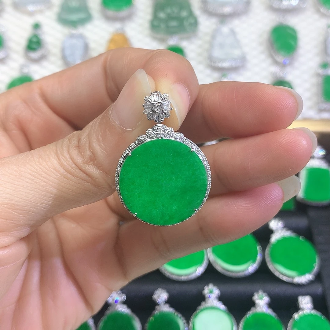 颈饰18K金镶嵌翡翠吊坠