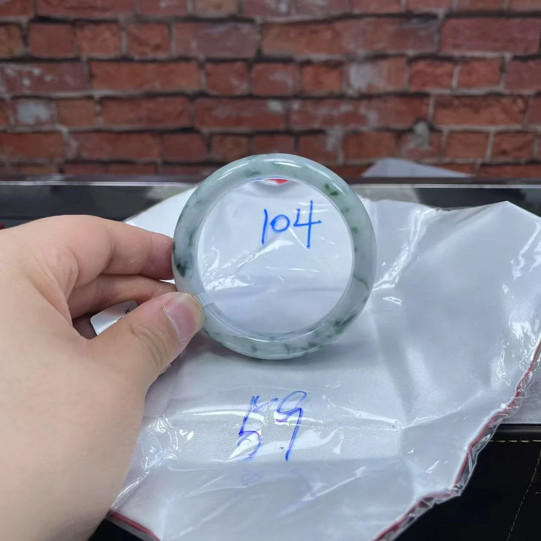 毛货手镯需精细抛光/104