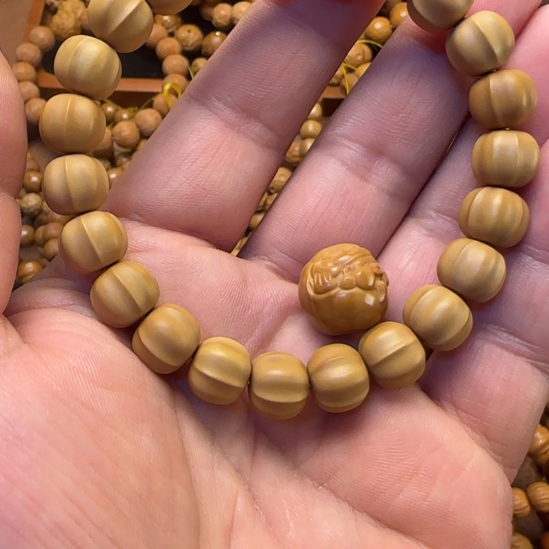 杨****猴头核桃手串鲨鱼