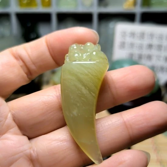 未镶嵌蛇纹石玉颈饰