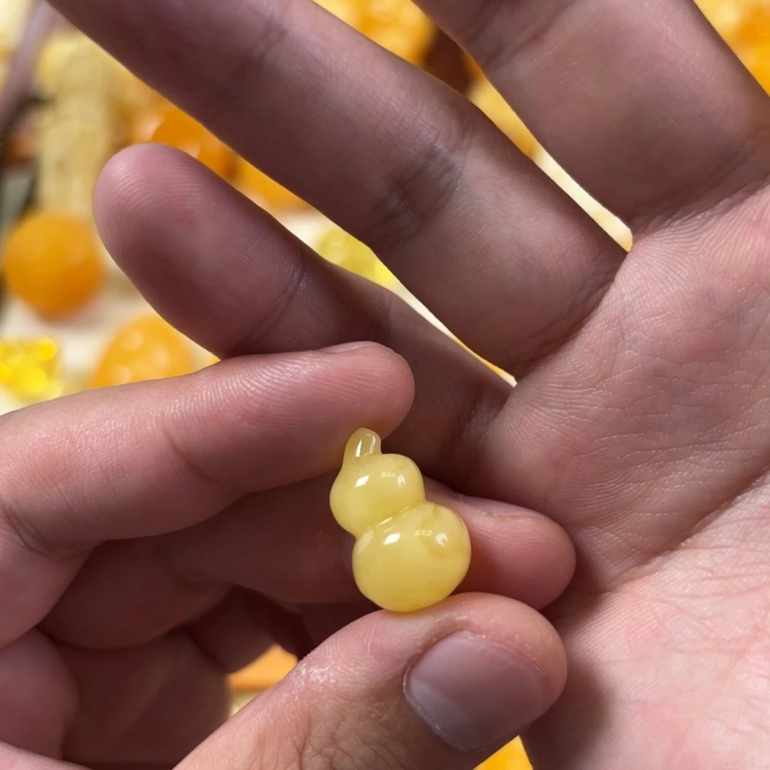 蜜蜡未镶嵌裸石葫芦
