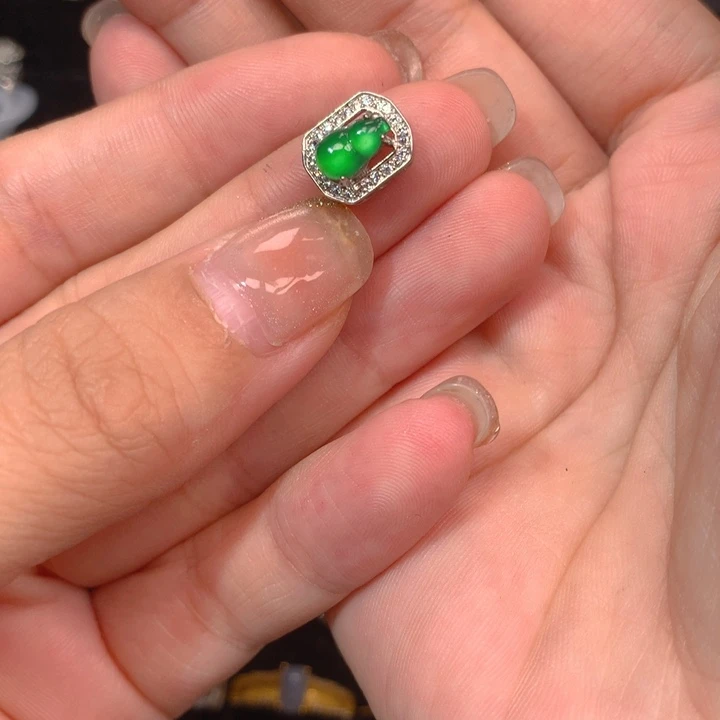茉***香翡翠银S925镶嵌耳饰葫芦