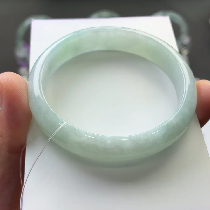 翡翠手镯未镶嵌翡翠手镯