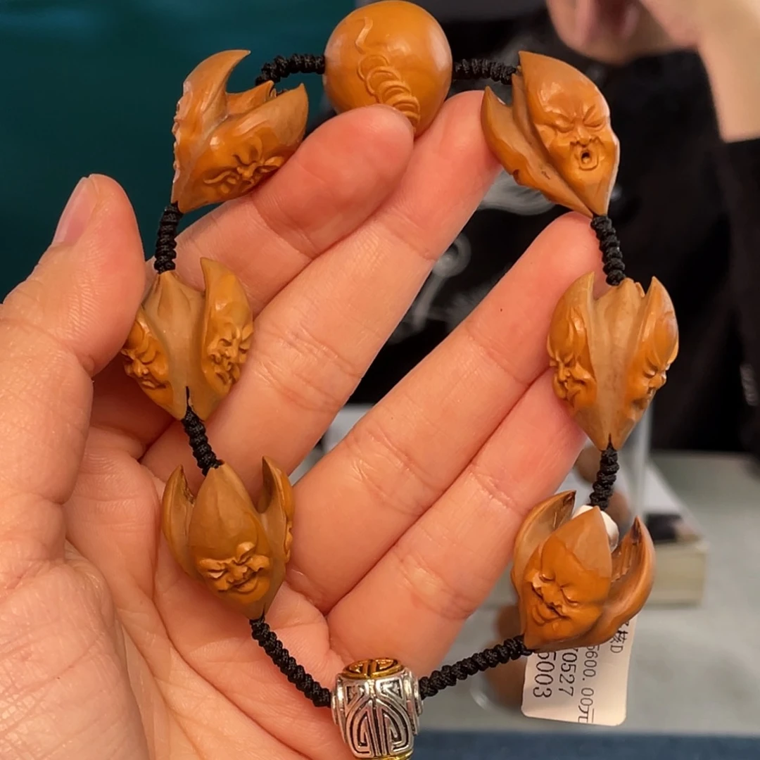 橄榄核罗汉百态核雕作品