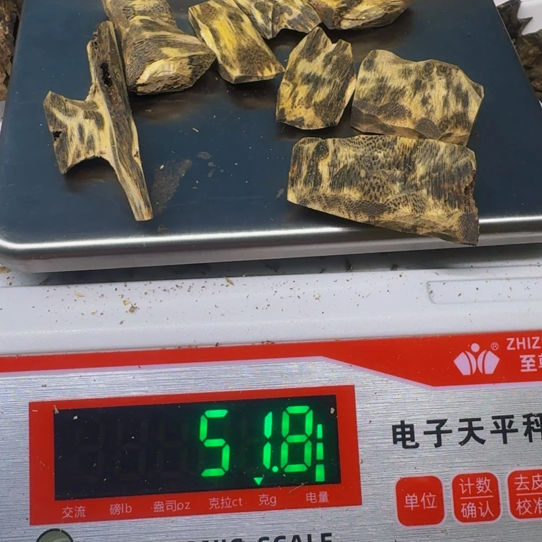 鹤***。沉香沉香碎屑棋楠沉香透顶绿50克