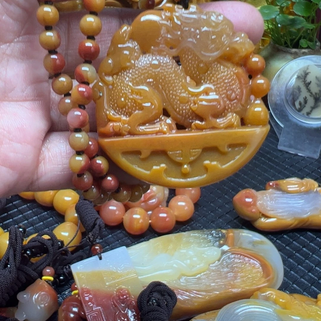 石英质玉未镶嵌颈饰