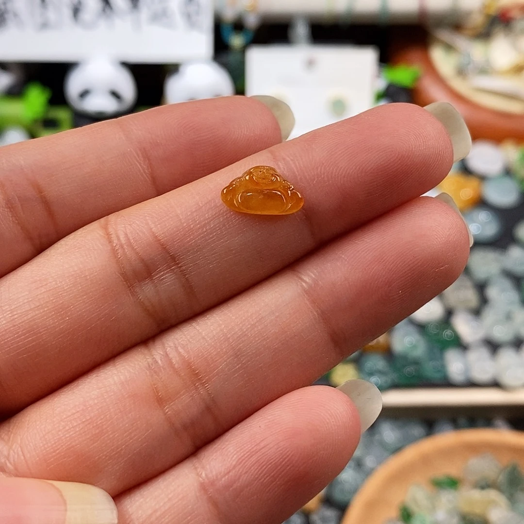 翡翠未镶嵌颈饰佛公