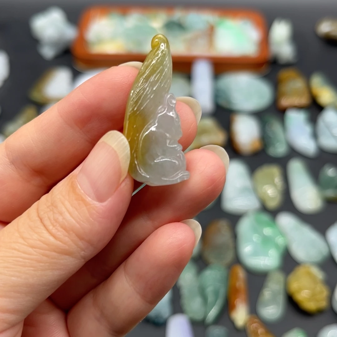 颈饰未镶嵌翡翠松鼠