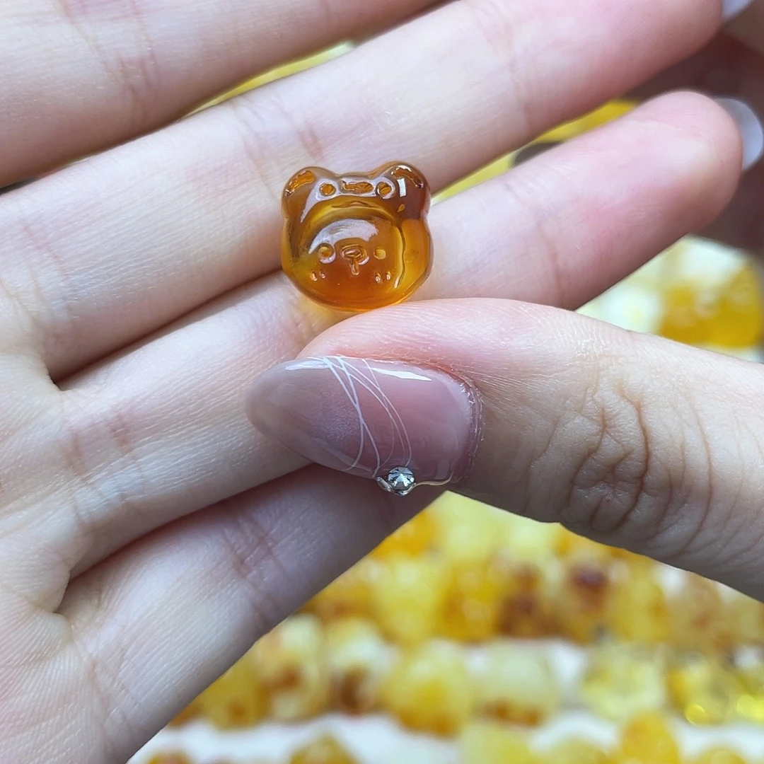 裸石琥珀未镶嵌小熊头