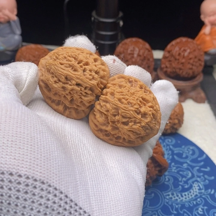 文玩核桃吊坠译***。文玩核桃