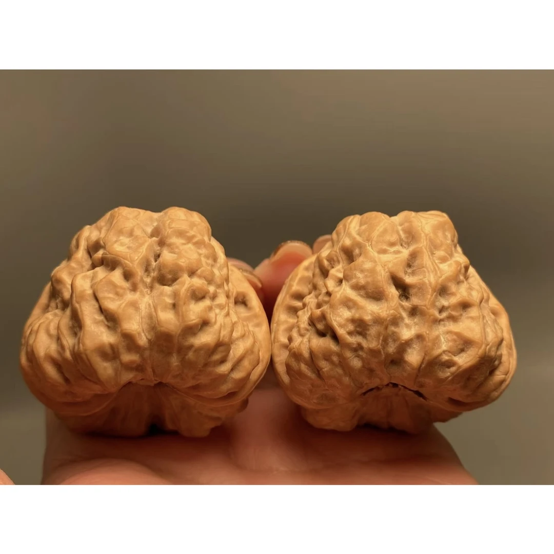 随机文玩核桃一对