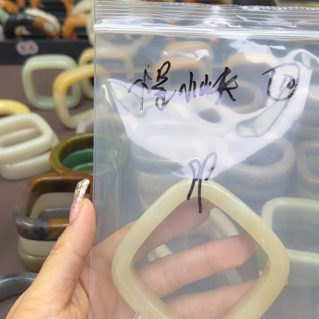 石英质玉手镯未镶嵌程*峡