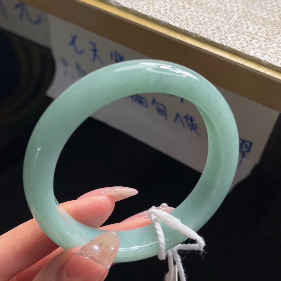 翡翠未镶嵌手镯手镯
