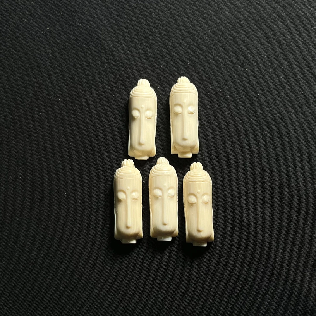 PB013 长脸佛约高度30*宽10*厚9*孔道2.0mm 只做天然猛犸牙