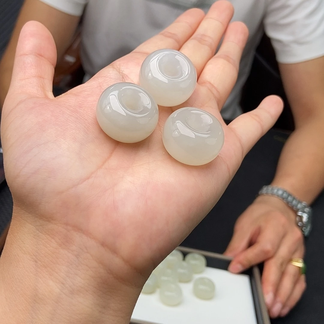 和田玉未镶嵌颈饰颜色多样性发拍一发一