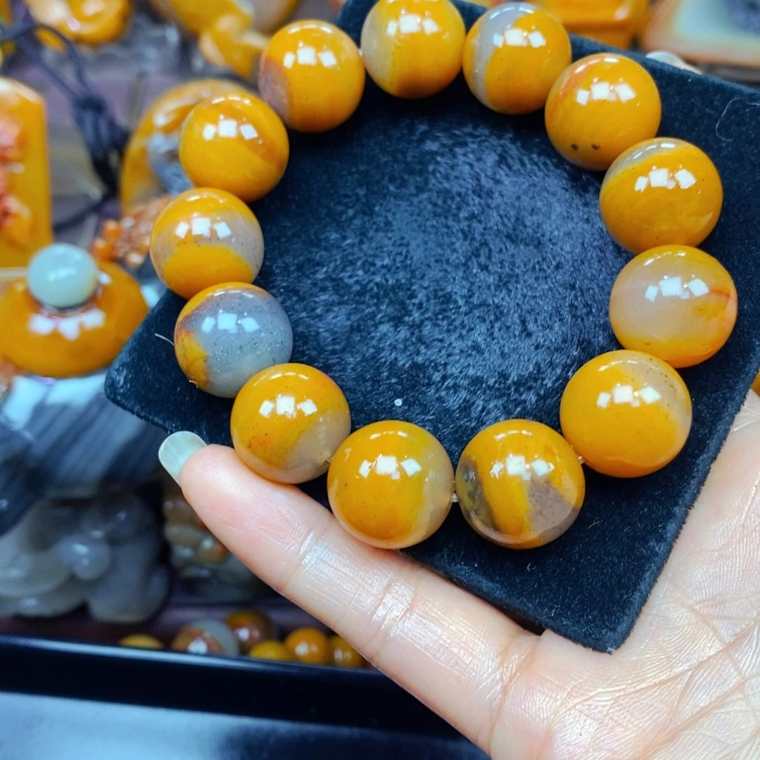 未镶嵌石英质玉（黄龙玉）颈饰
