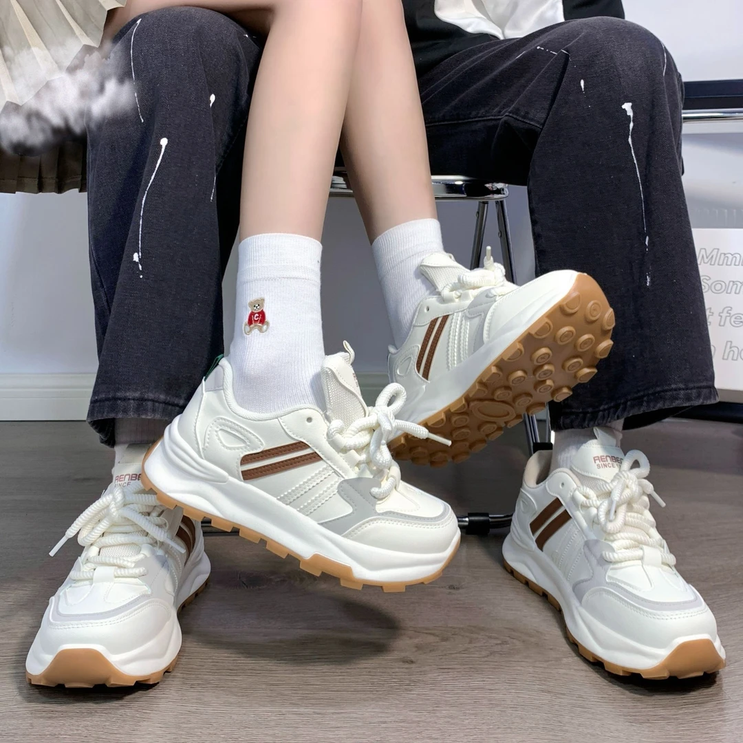 人本情侣鞋皮面运动鞋男女2025秋季新款百搭休闲厚底阿甘鞋高能感