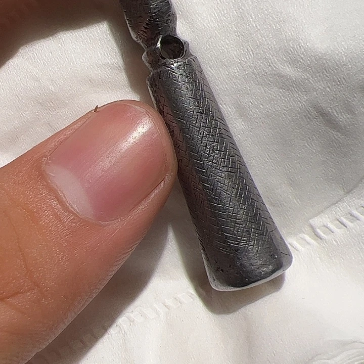 玻璃颈饰在这里的