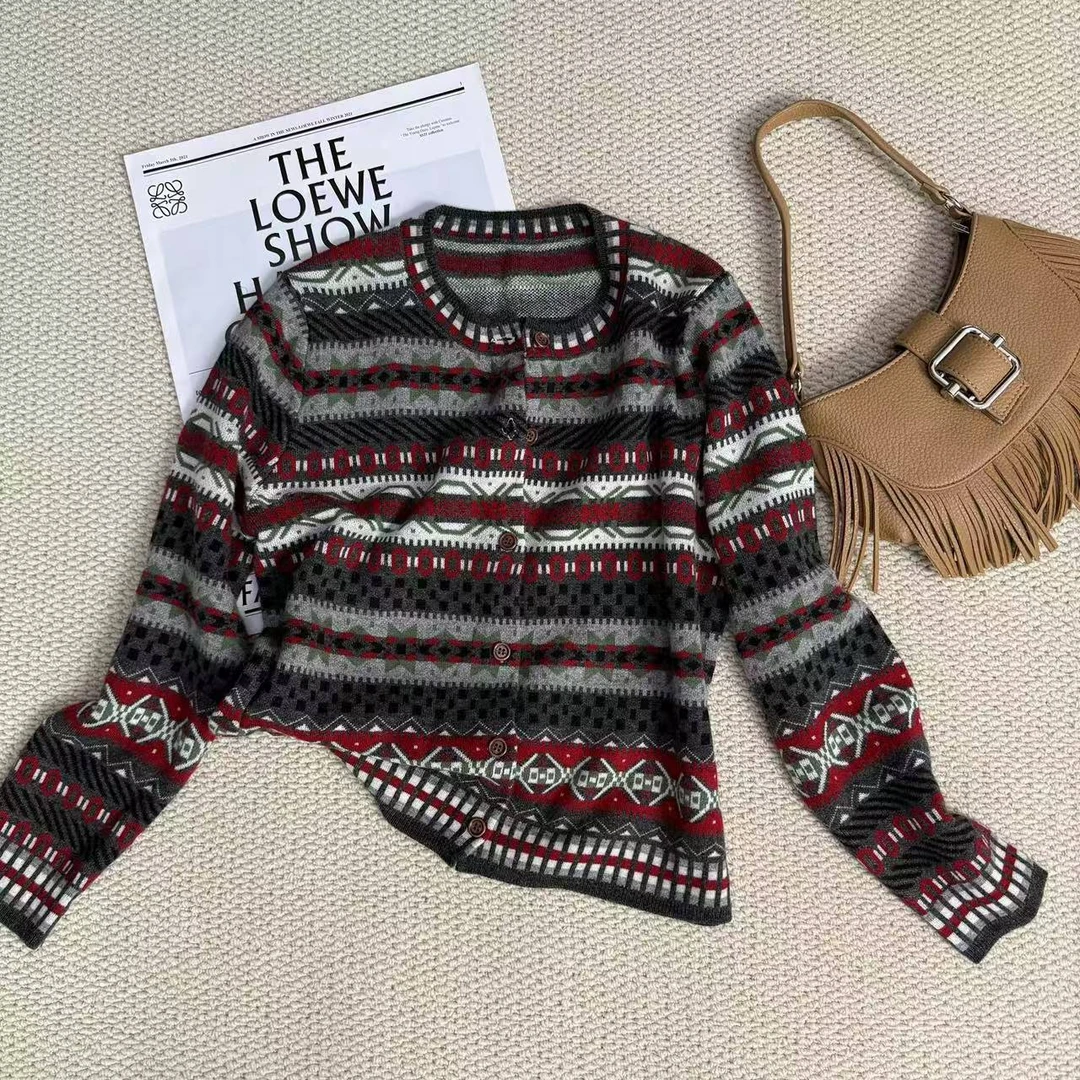 复古设计圆领重工提花慵懒针织毛衣开衫0996