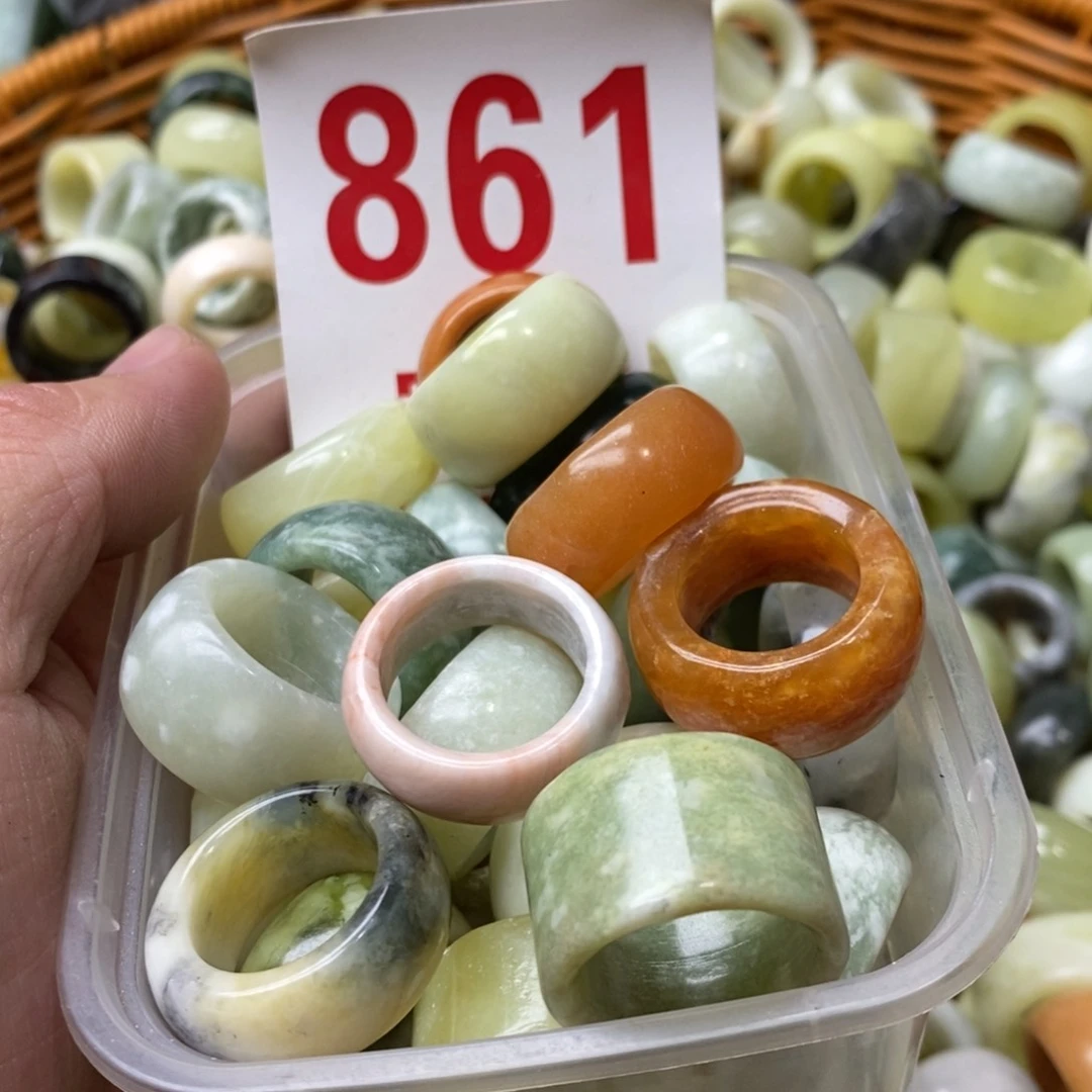 蛇纹石玉挂坠未镶嵌