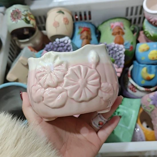 当场拍满15元发货不凑不发，花盆盆口不方不圆有针孔黑点是正常的，