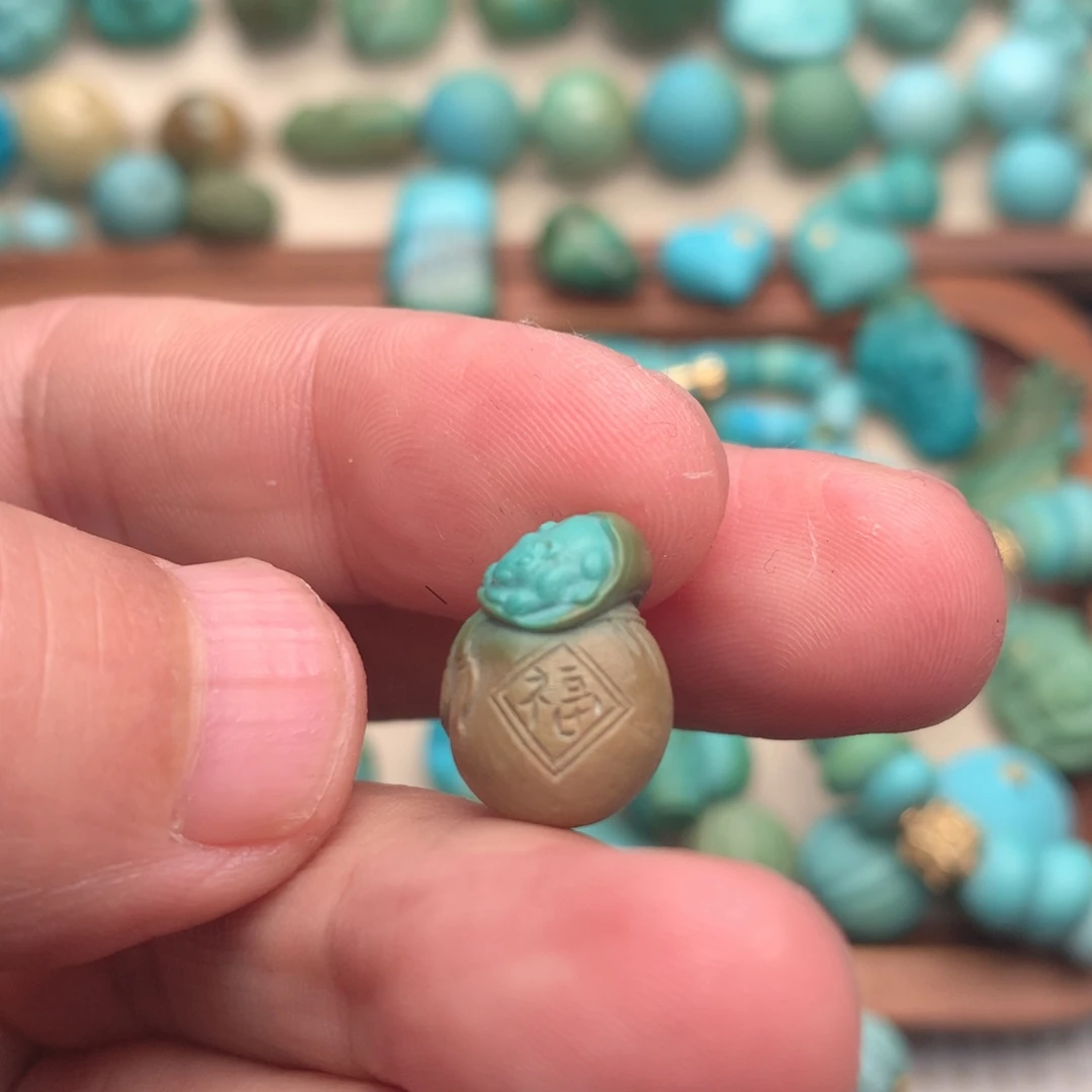 绿松石未镶嵌颈饰