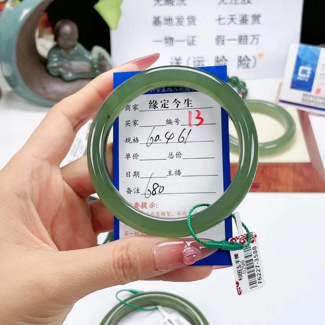 和田玉手镯未镶嵌拐****—