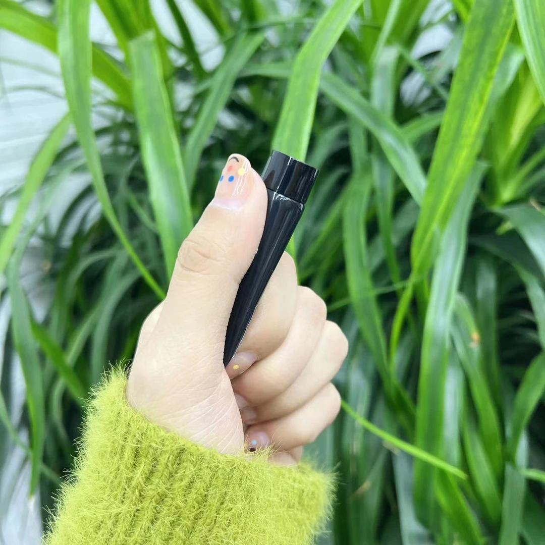 【干敏暗沉有救了！】这个真的牛！小虫小草黑色管隔离防晒乳