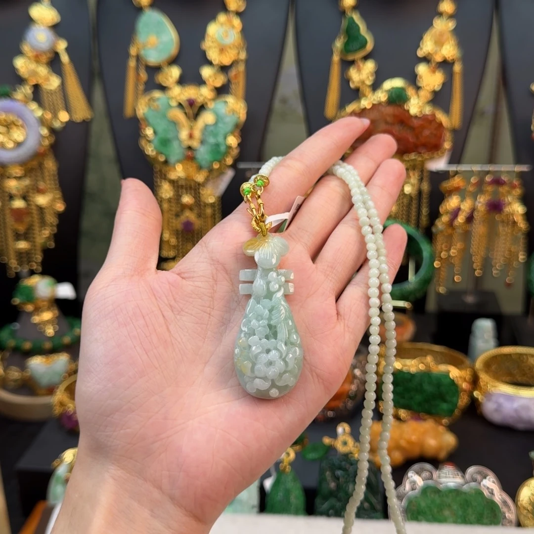 翡翠未镶嵌颈饰炸价套装（亏清）