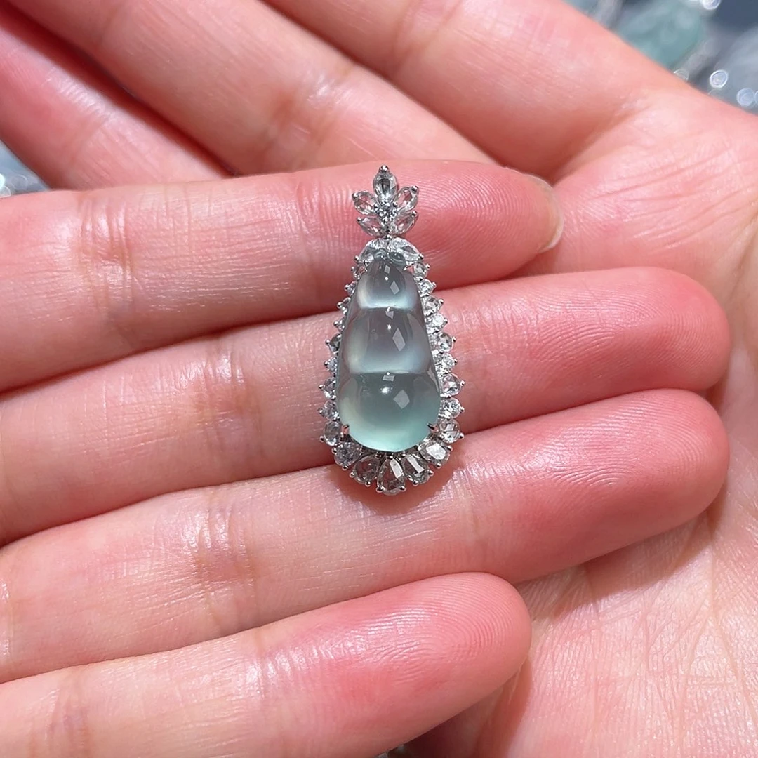 翡翠颈饰18K金镶嵌豆子