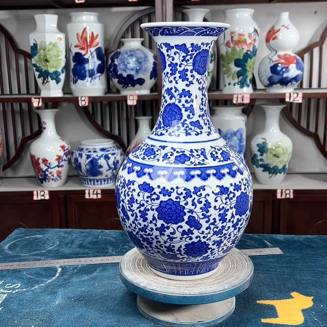 摆件景德镇陶瓷缠枝