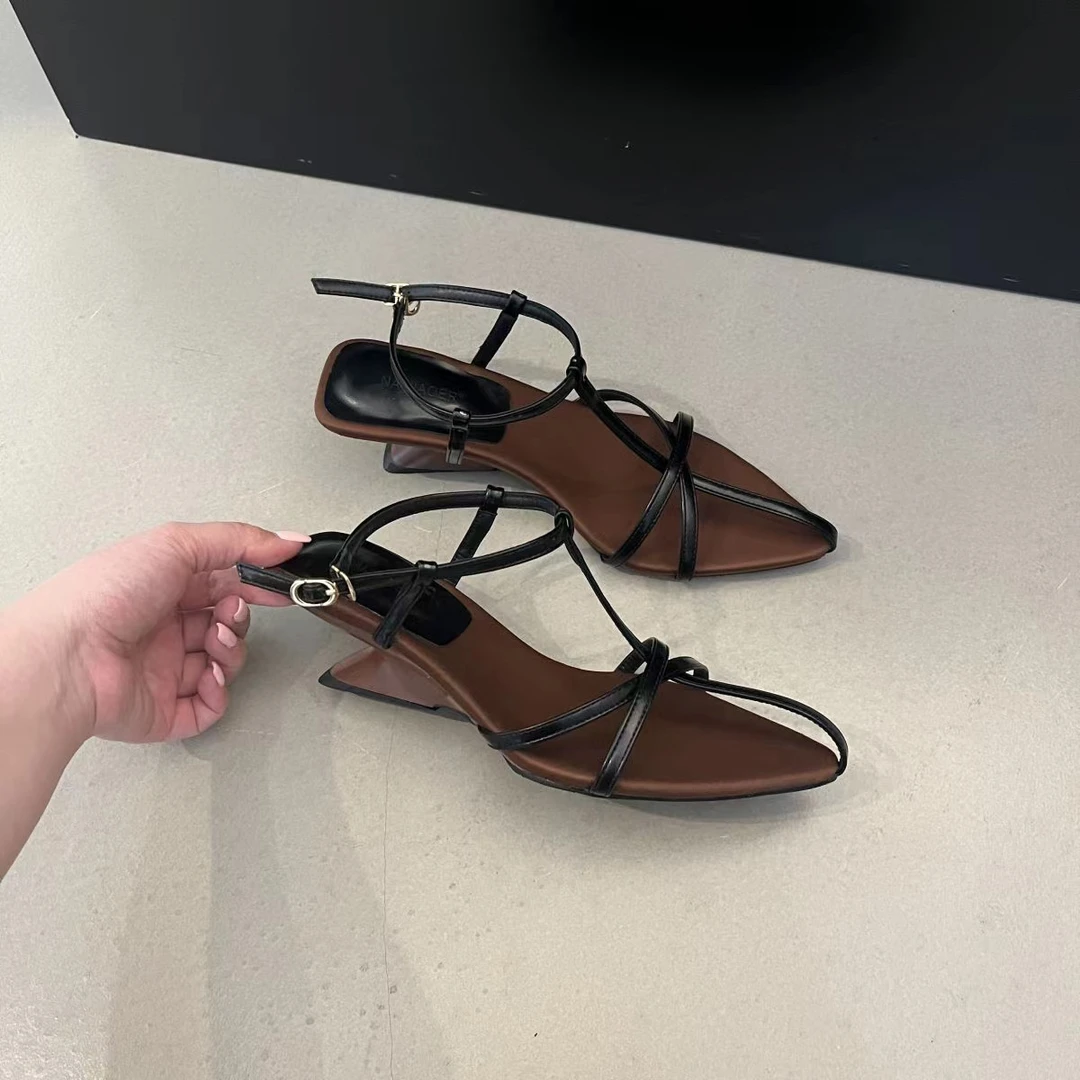 NANAKIKI气质女士时尚棕红色尖头T字带异形跟坡凉鞋521