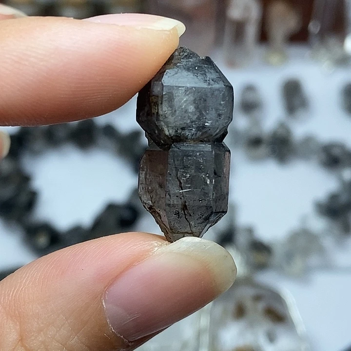 颈饰未镶嵌水晶黑闪灵