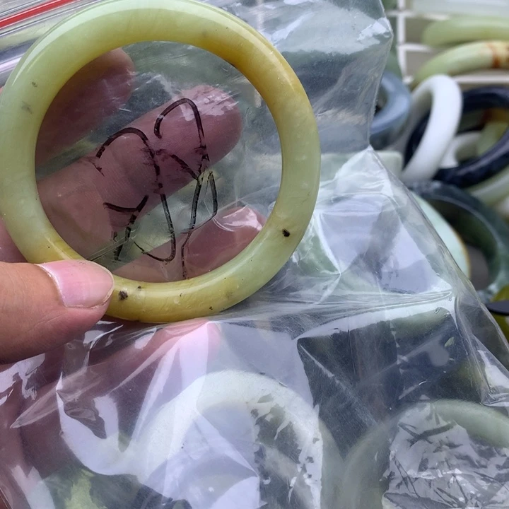 羽***殇未镶嵌蛇纹石玉手镯