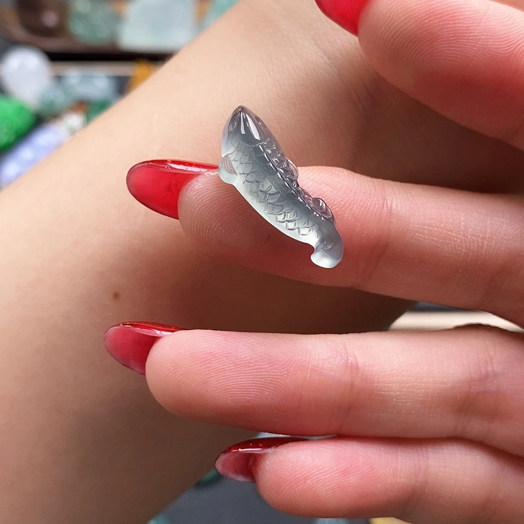 翡翠未镶嵌颈饰锦鲤