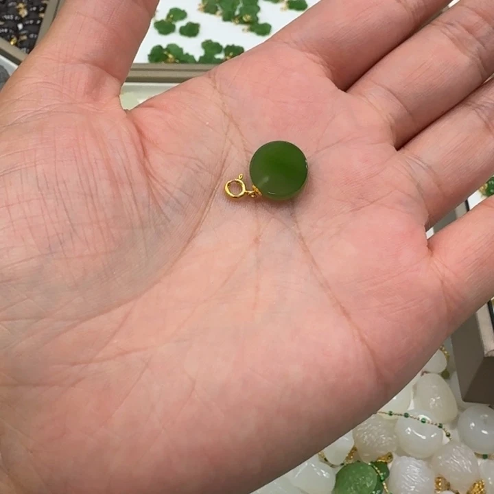 颈饰18K金镶嵌和田玉