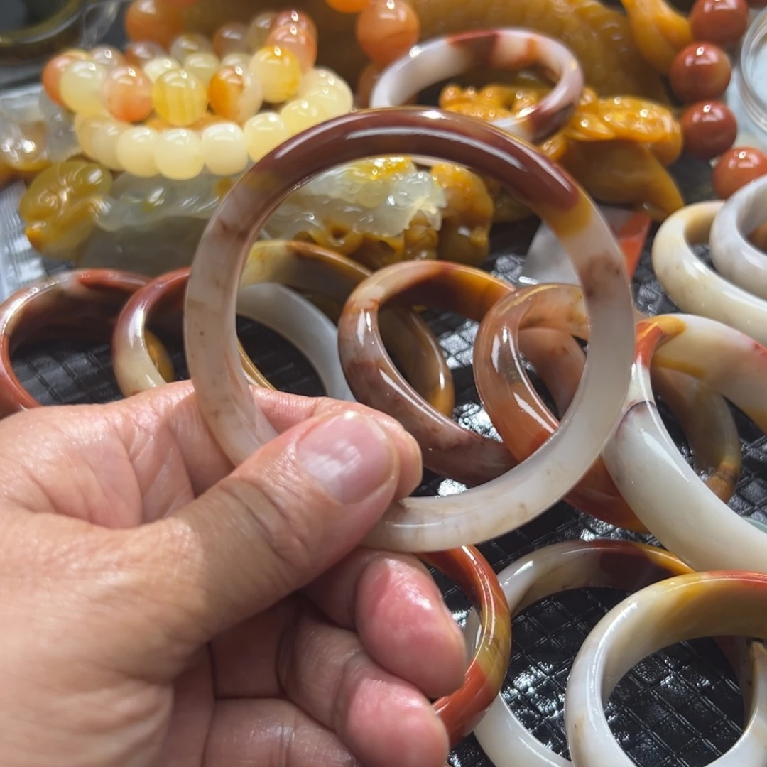 石英质玉未镶嵌颈饰