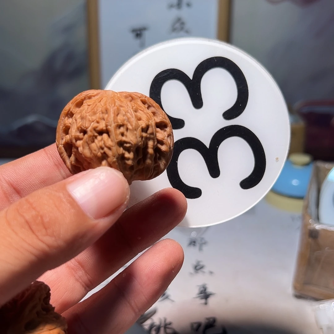 飘***尘文玩核桃，白色33号