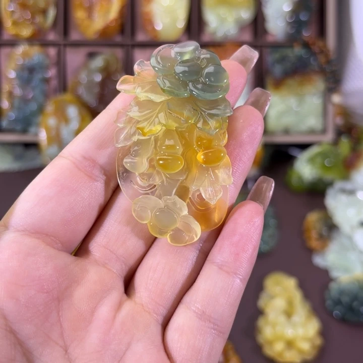 未镶嵌蛇纹石玉颈饰琬*随机发