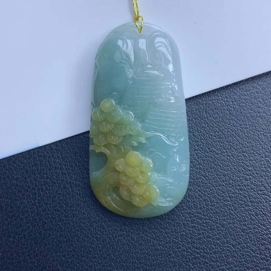 翡翠颈饰未镶嵌山水