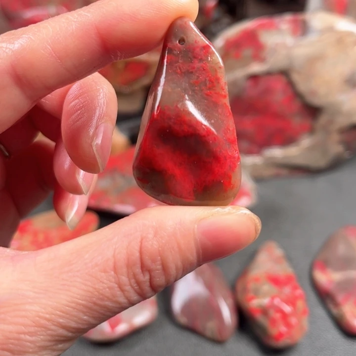 昌化鸡血石昌化鸡血石原石挂件