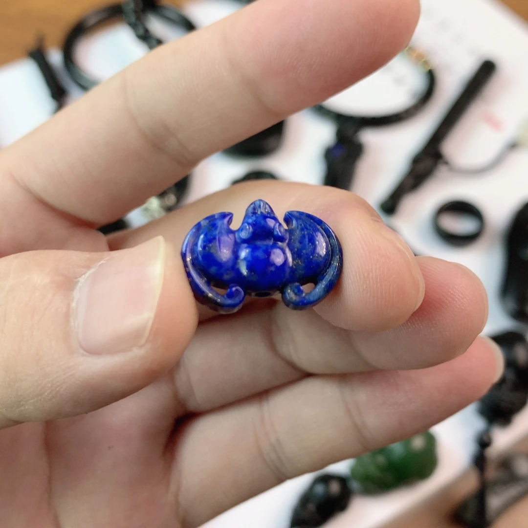 小***叔和田玉未镶嵌颈饰