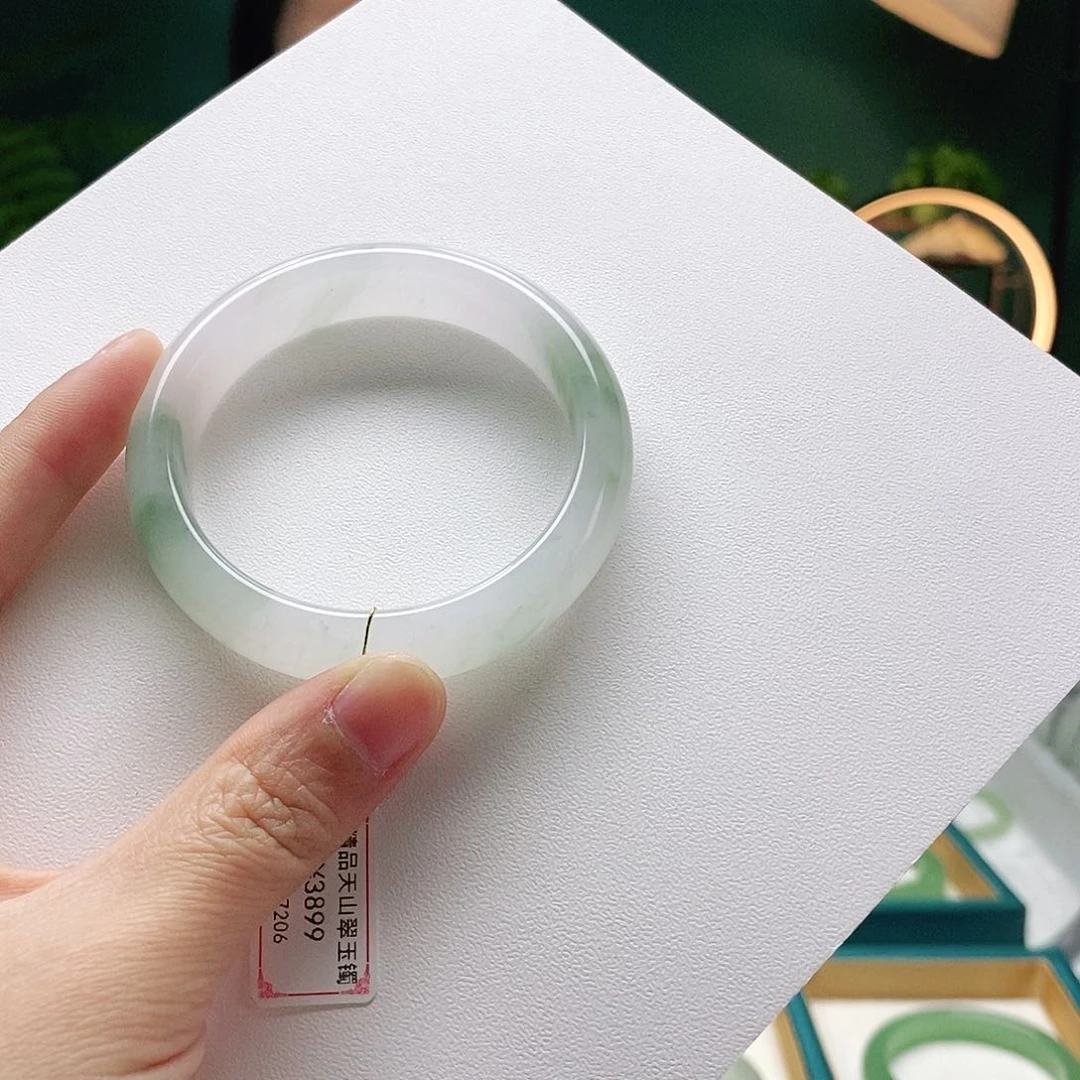 石英质玉手镯未镶嵌50