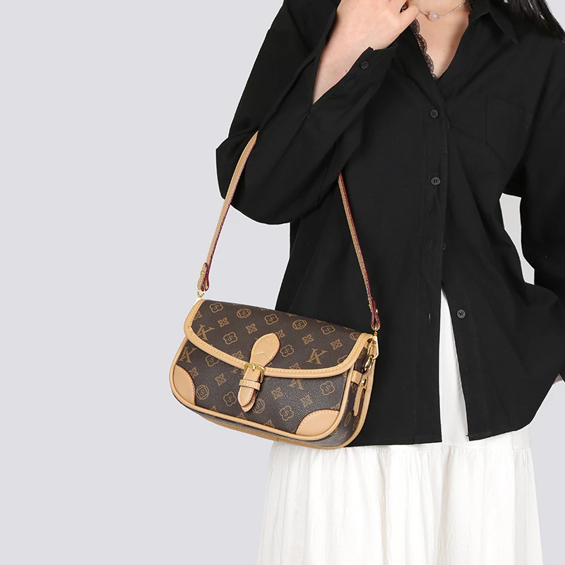 新款休闲女法棍包简约时尚印花单肩斜跨包轻奢腋下女士经典护士包